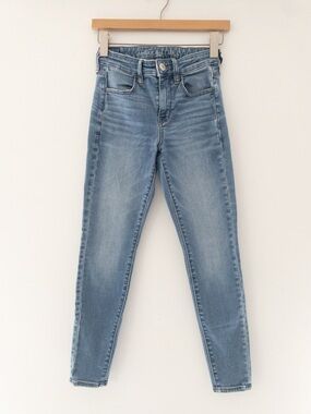American Eagle Light Wash Hi-Rise Jegging Jeans